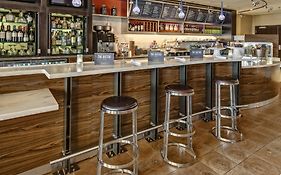 Courtyard By Marriott Midland